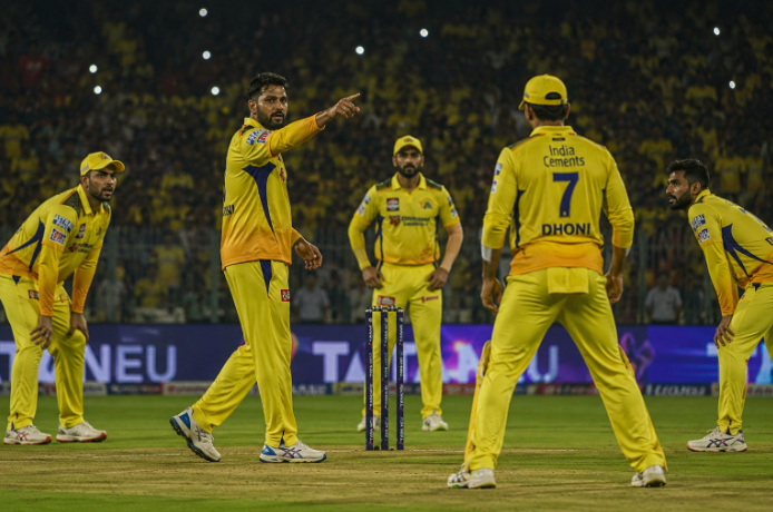 CSK spinners bowl under pressure during a dew-affected IPL 2026 night match.