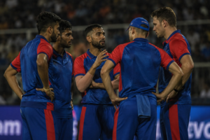 Delhi Capitals bowlers regroup after a difficult powerplay during an IPL 2026 match.