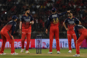 RCB spinners defend tightly during a controlled IPL middle-overs spell.