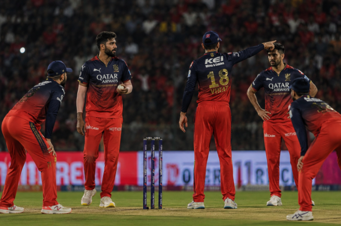 RCB spinners defend tightly during a controlled IPL middle-overs spell.