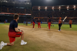 Generic IPL cricketers warm up in Hyderabad before SRH vs RCB as betting markets react to playoff and team news.
